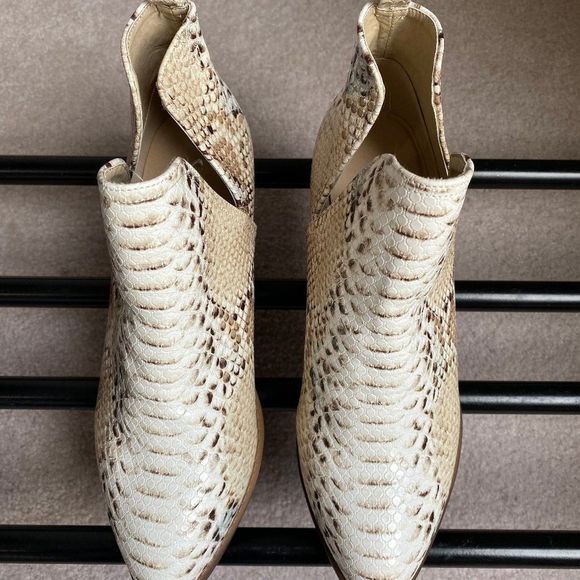 CL By Laundry Women Snake Print Cecily  Boots  - NEW NWOB - Picture 2 of 9